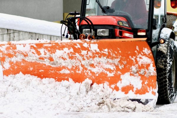 snow-plowing-1963016_1280
